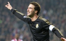 中国体彩|电竞双轨并进，LPL选手校园行深化教育，CSGO收视率连续两月领跑全球