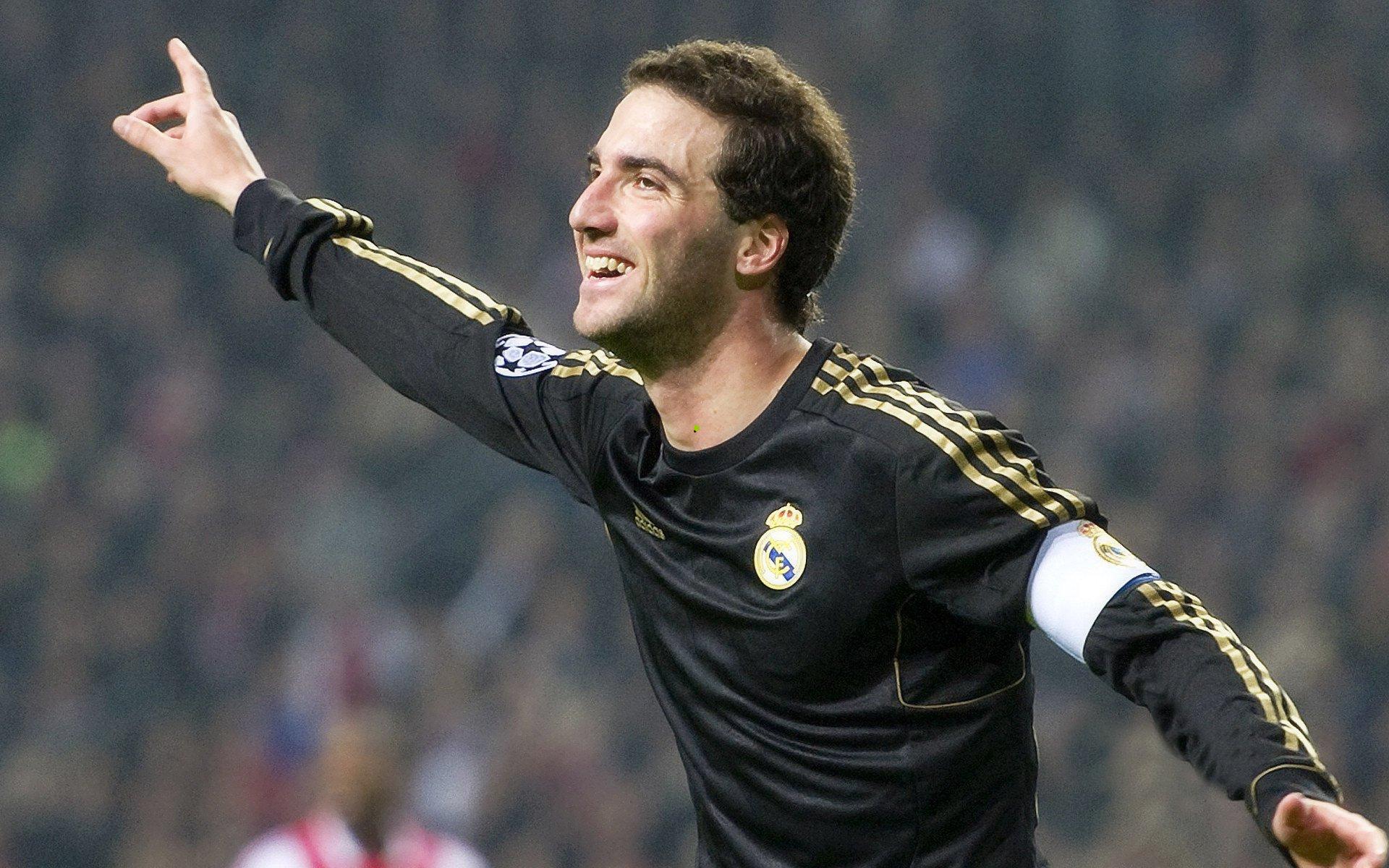 季后赛首战上演亚军对决，Djie或将决定比赛走势